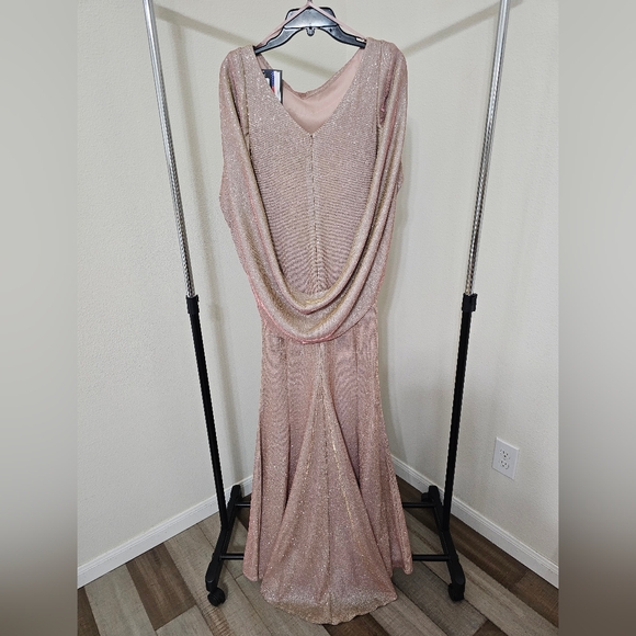 Women's clothing (A246) - Picture 6 of 10